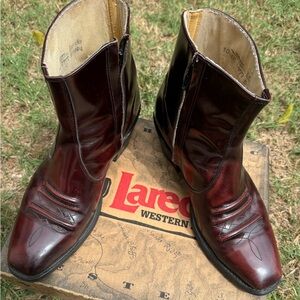 Laredo size 10.5 wine side zip men’s western boots. $20